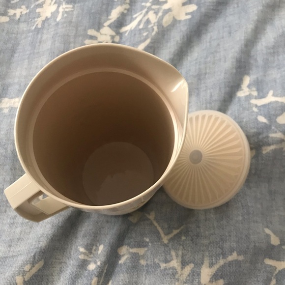 Vintage Tupperware pitch with top - Picture 5 of 5